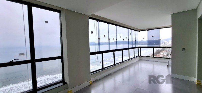 Apartamento à venda com 3 quartos, 142m² - Foto 2